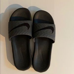 Nike Slides Grey